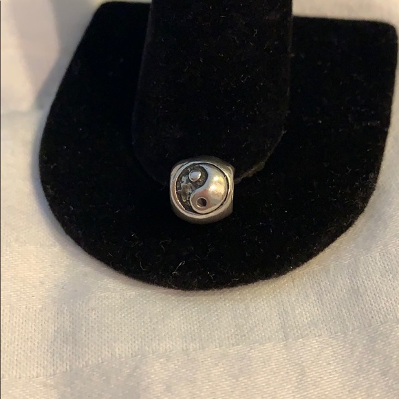 Chamilia Sterling Charm ying yang - Picture 3 of 4